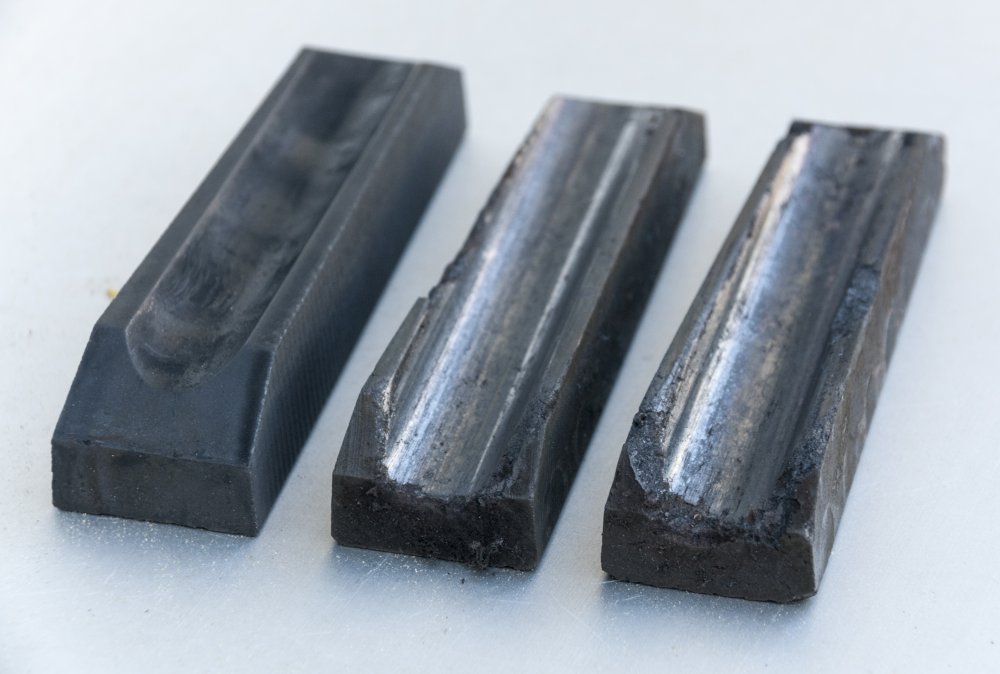 Вставка угольная контактная ВТЛ 28х19х82 мм ТУ 303-ИЛЕА-753353.018ТУ-90