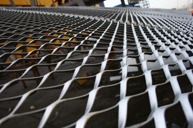 Лист просечно-вытяжной нержавеющий ПВЛ-610 AISI 904L 10х6х1400 мм