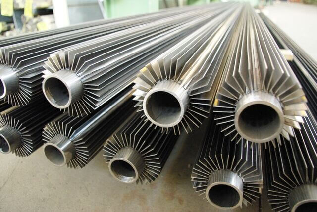 Труба продольно оребренная алюминием 180х12 мм