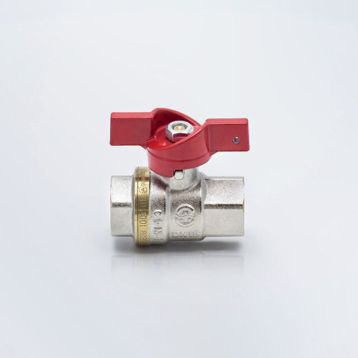 Кран шаровой латунный муфтовый проходной двухходовой полнопроходной никелированный с бабочкой Giacomini DADO R951W ДУ 20