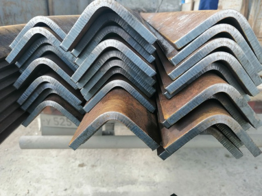 Уголок стальной гнутый равнополочный 30ХГСА 100х100х4 мм ГОСТ 19771-93